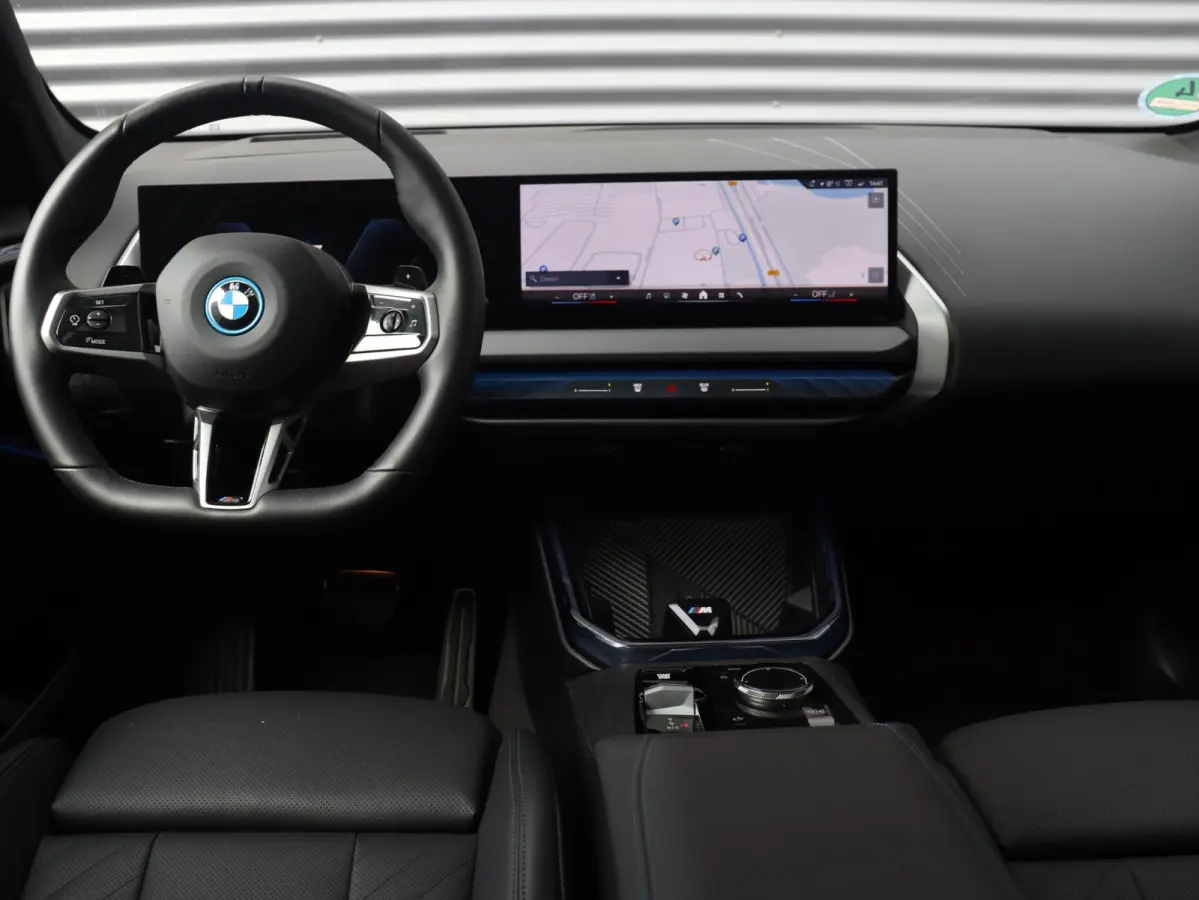 30e xDrive | M Sportpakket Pro | Panodak | Trekhaak | Driving Assistant Prof. | Head-Up | Parking Assistant Prof. | Harman Kardon | Elektr. Stoelen | Stuurwiel Verwarmd | 21'' LMV