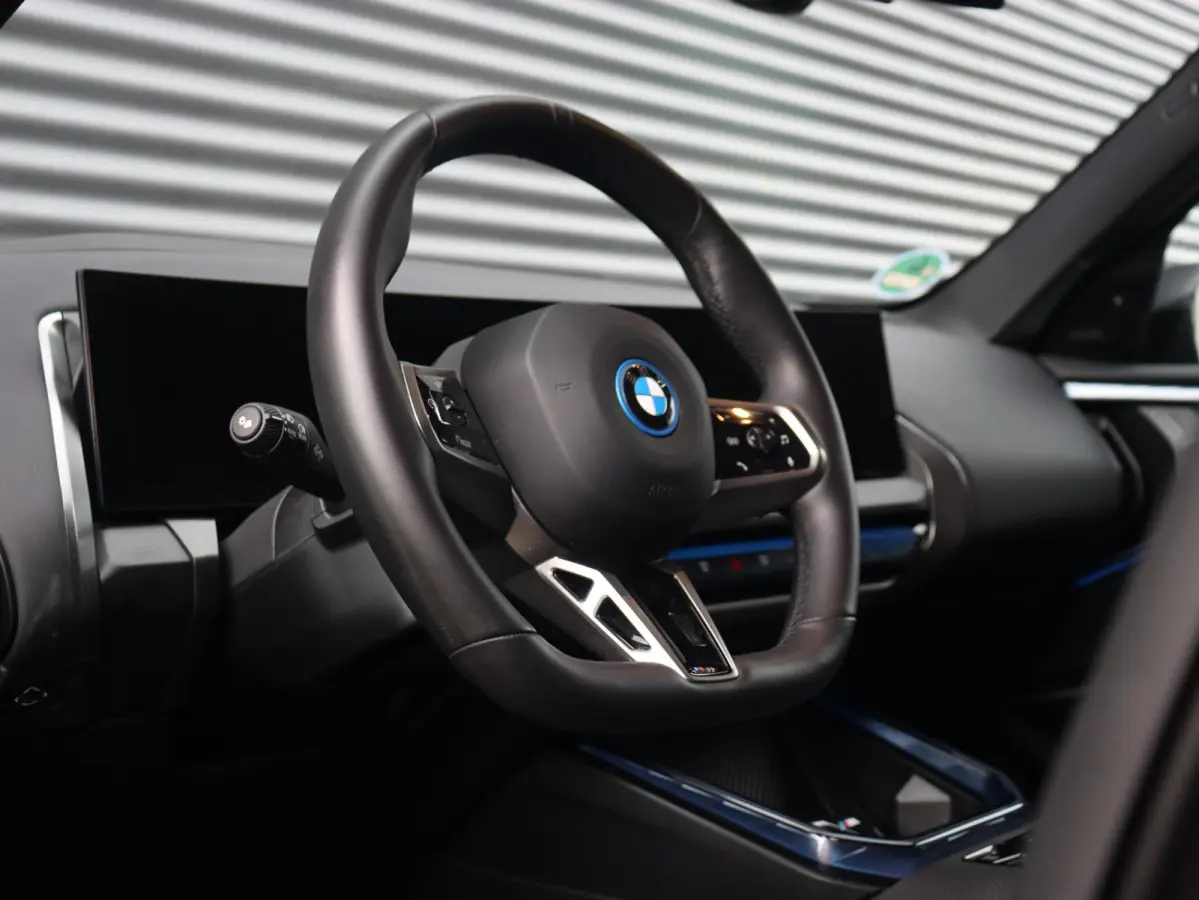 30e xDrive | M Sportpakket Pro | Panodak | Trekhaak | Driving Assistant Prof. | Head-Up | Parking Assistant Prof. | Harman Kardon | Elektr. Stoelen | Stuurwiel Verwarmd | 21'' LMV