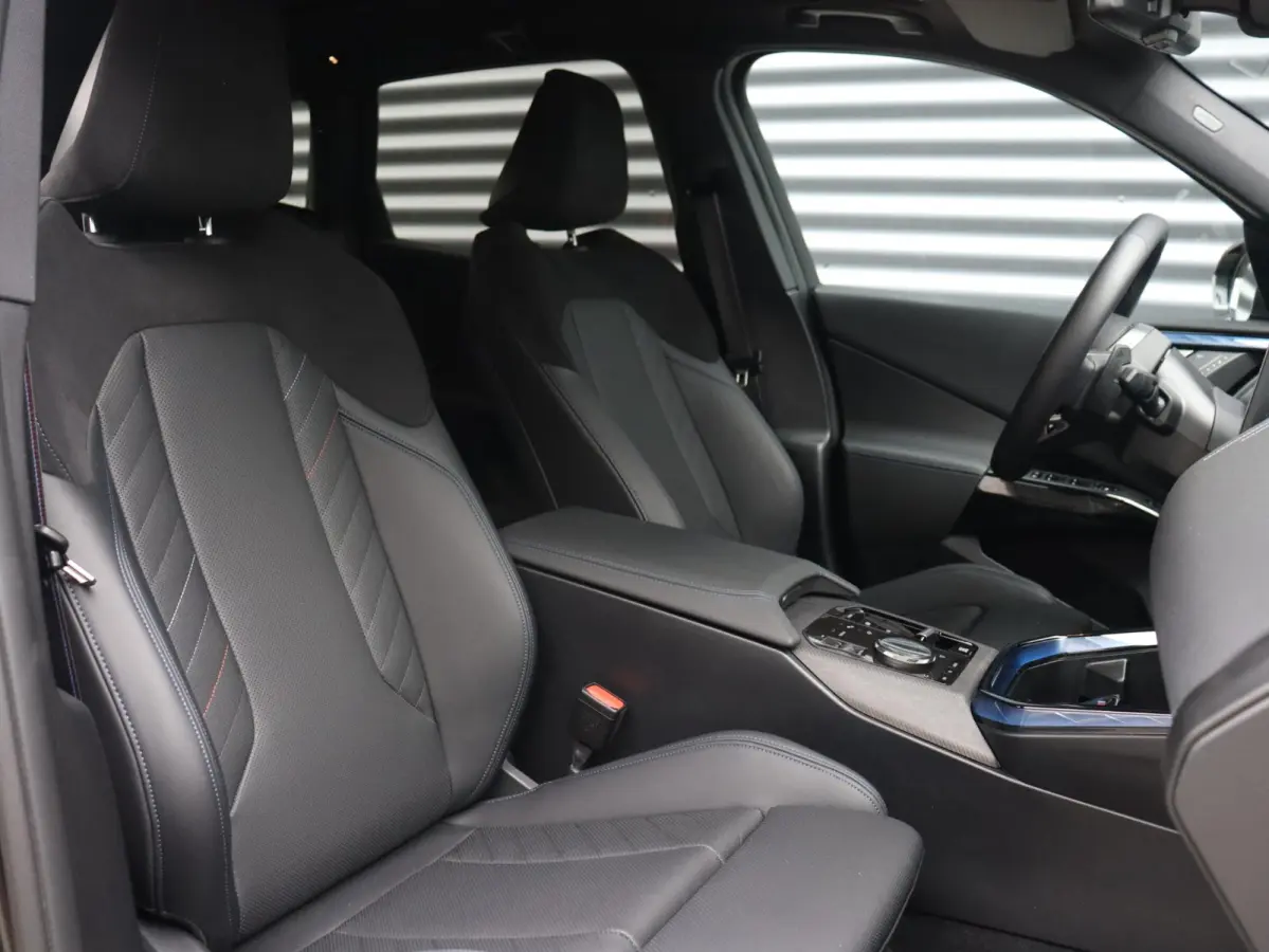 30e xDrive | M Sportpakket Pro | Panodak | Trekhaak | Driving Assistant Prof. | Head-Up | Parking Assistant Prof. | Harman Kardon | Elektr. Stoelen | Stuurwiel Verwarmd | 21'' LMV