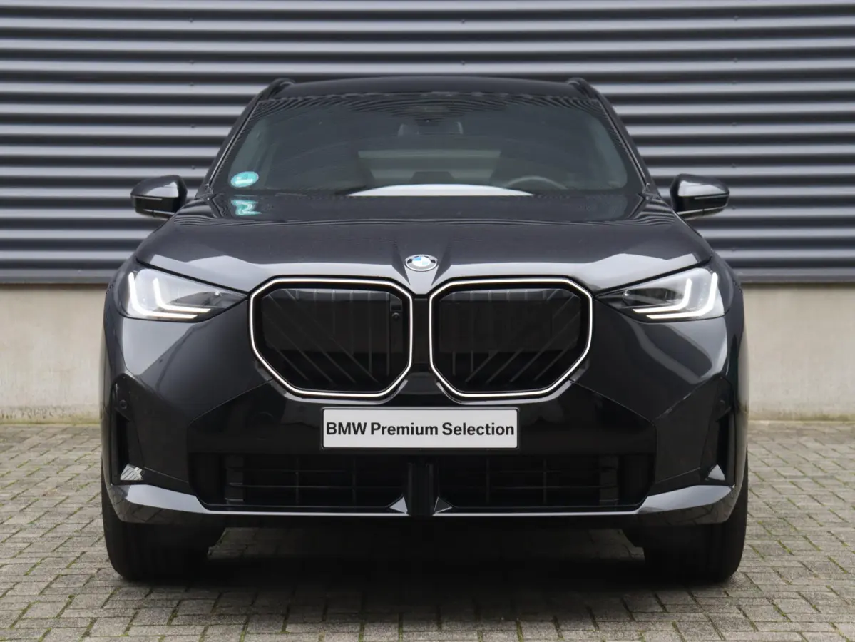 30e xDrive | M Sportpakket Pro | Panodak | Trekhaak | Driving Assistant Prof. | Head-Up | Parking Assistant Prof. | Harman Kardon | Elektr. Stoelen | Stuurwiel Verwarmd | 21'' LMV