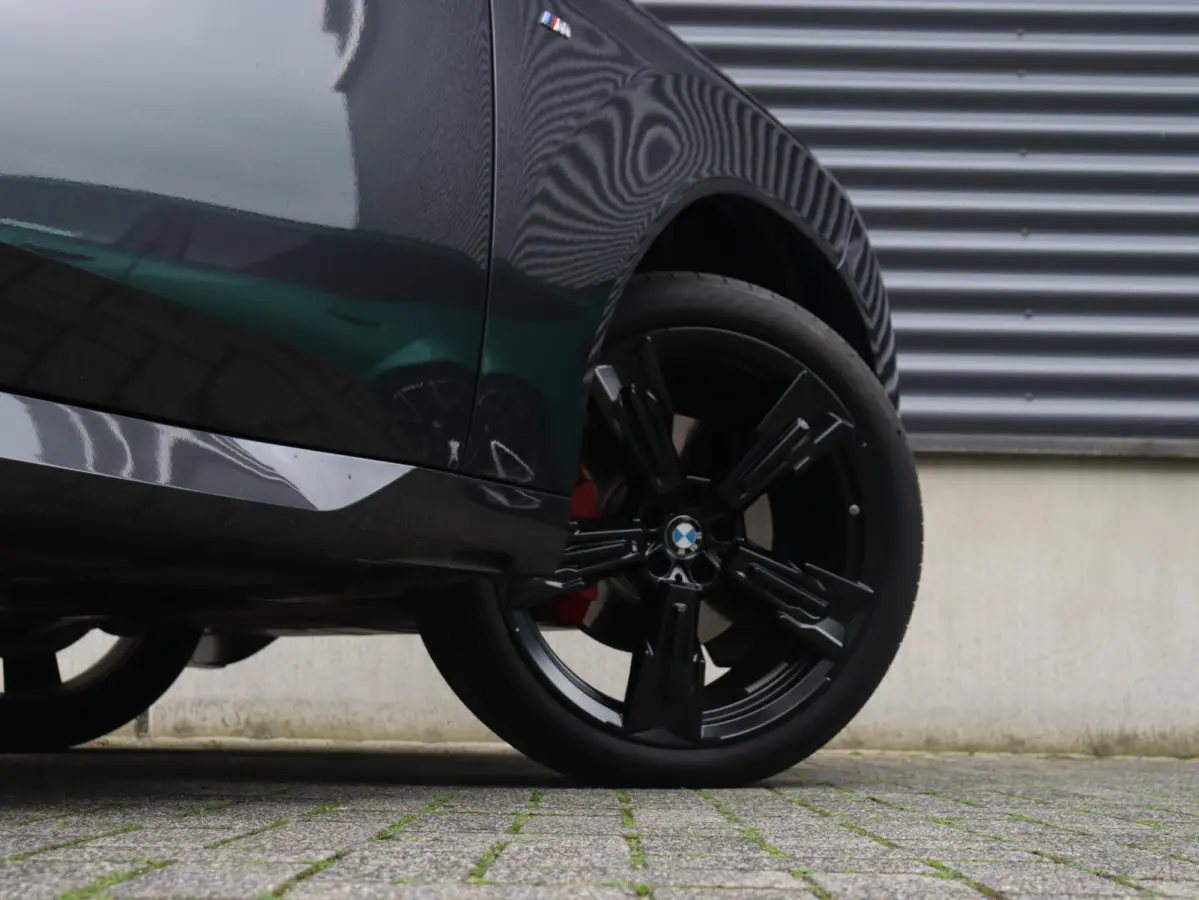 30e xDrive | M Sportpakket Pro | Panodak | Trekhaak | Driving Assistant Prof. | Head-Up | Parking Assistant Prof. | Harman Kardon | Elektr. Stoelen | Stuurwiel Verwarmd | 21'' LMV
