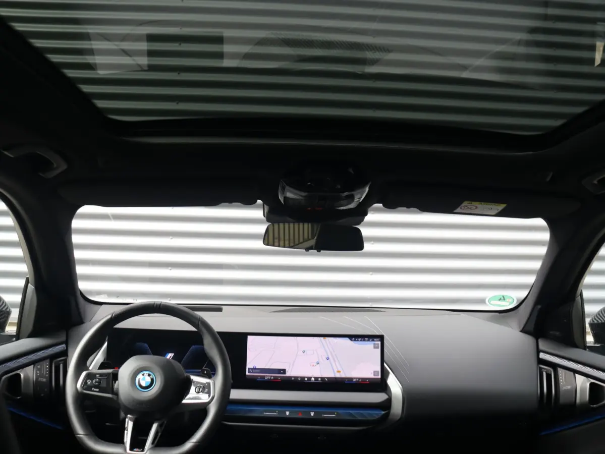 30e xDrive | M Sportpakket Pro | Panodak | Trekhaak | Driving Assistant Prof. | Head-Up | Parking Assistant Prof. | Harman Kardon | Elektr. Stoelen | Stuurwiel Verwarmd | 21'' LMV