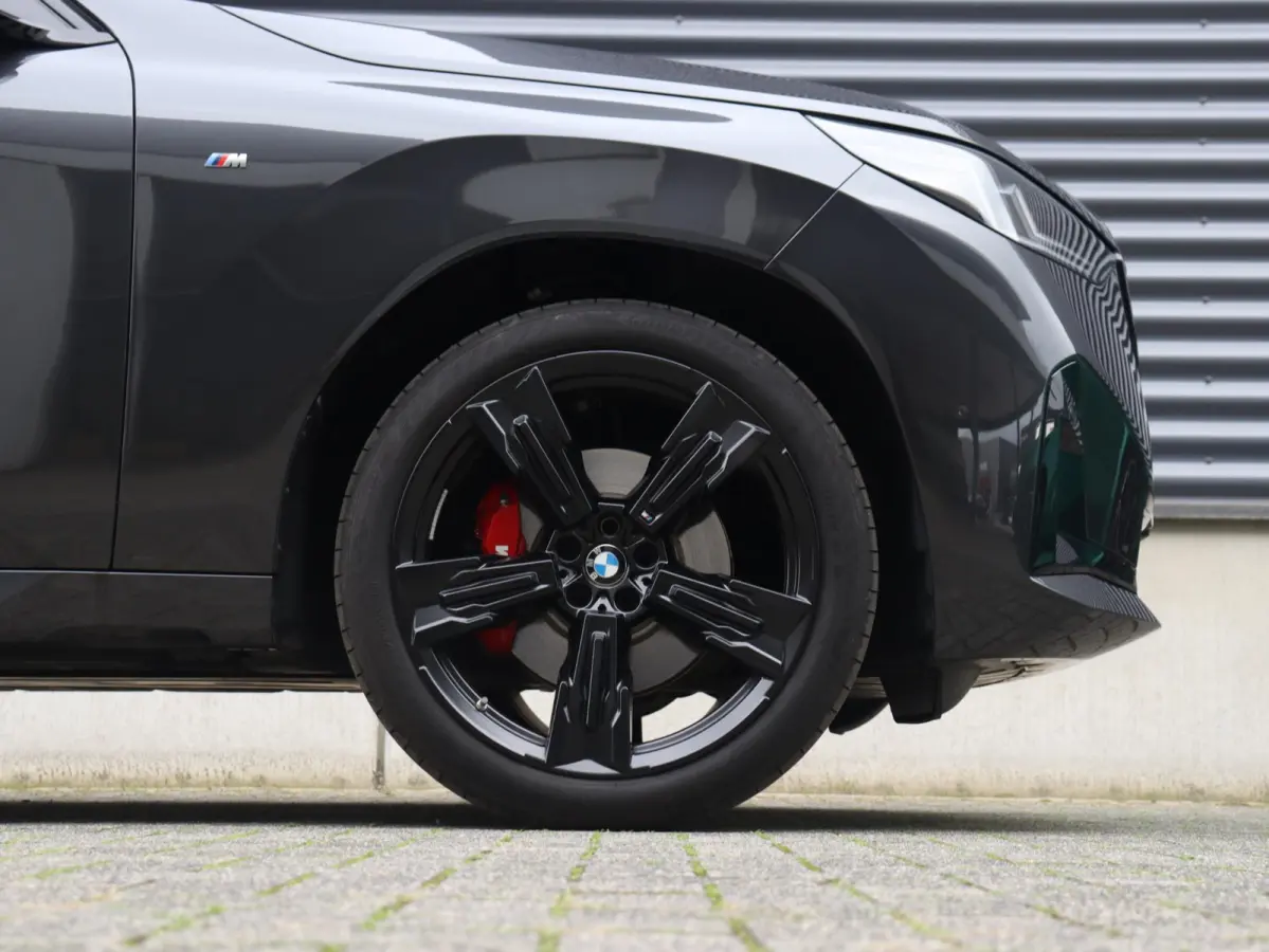 30e xDrive | M Sportpakket Pro | Panodak | Trekhaak | Driving Assistant Prof. | Head-Up | Parking Assistant Prof. | Harman Kardon | Elektr. Stoelen | Stuurwiel Verwarmd | 21'' LMV