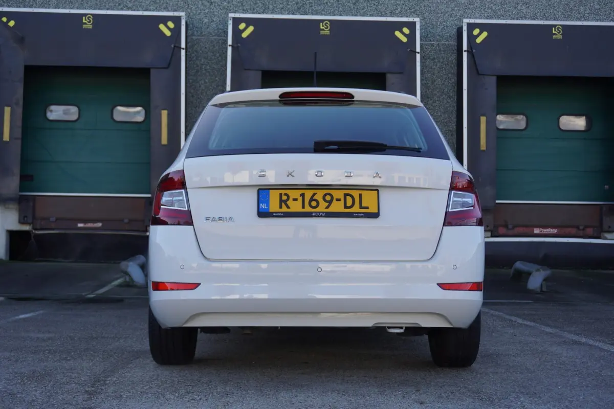 1.0 TSI 95pk Ambition | Navigatie | PDC Achter | SmartLink