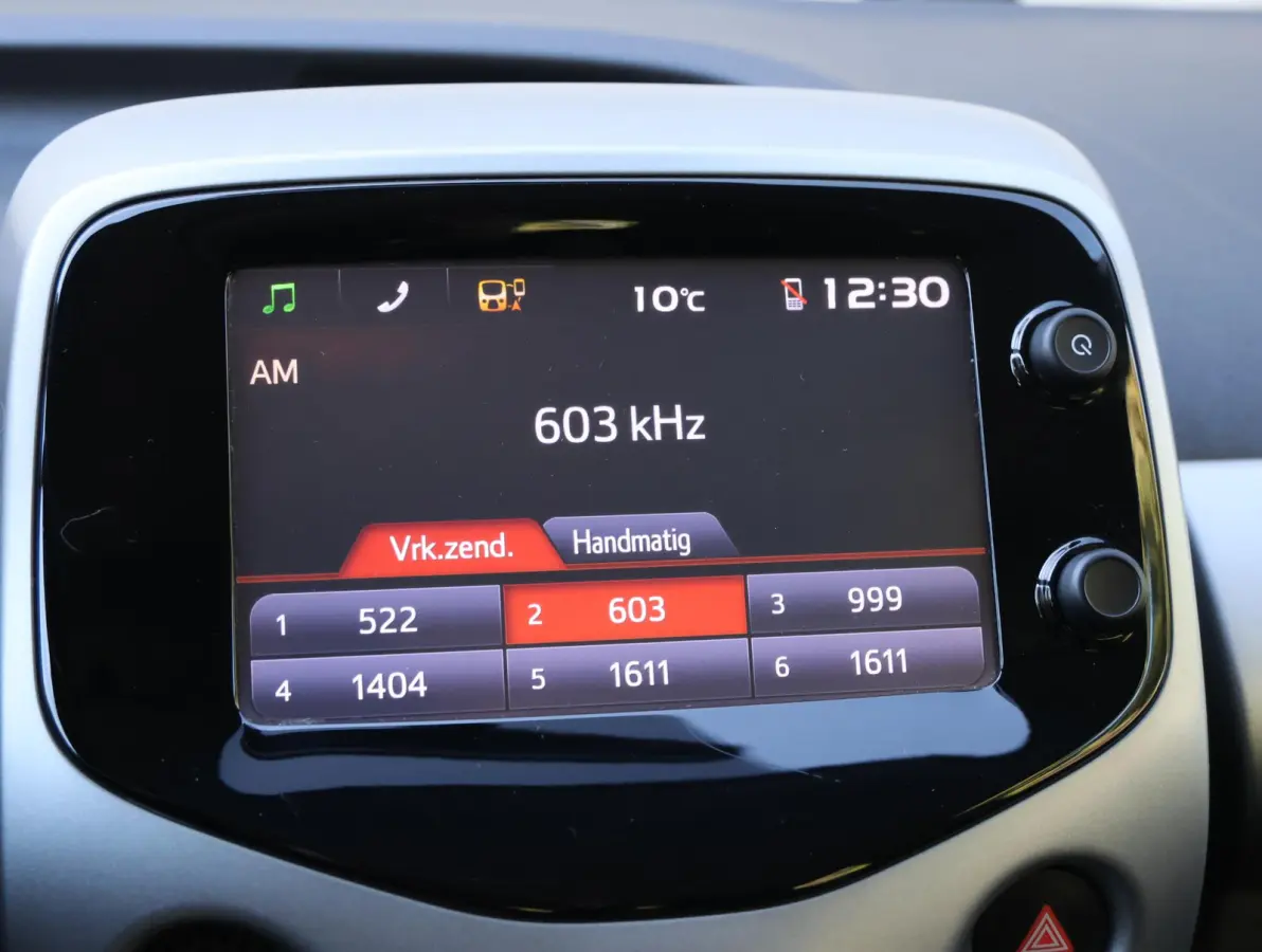 1.0 69pk X-Play | Navigatie | Camera | Airco | Bluetooth