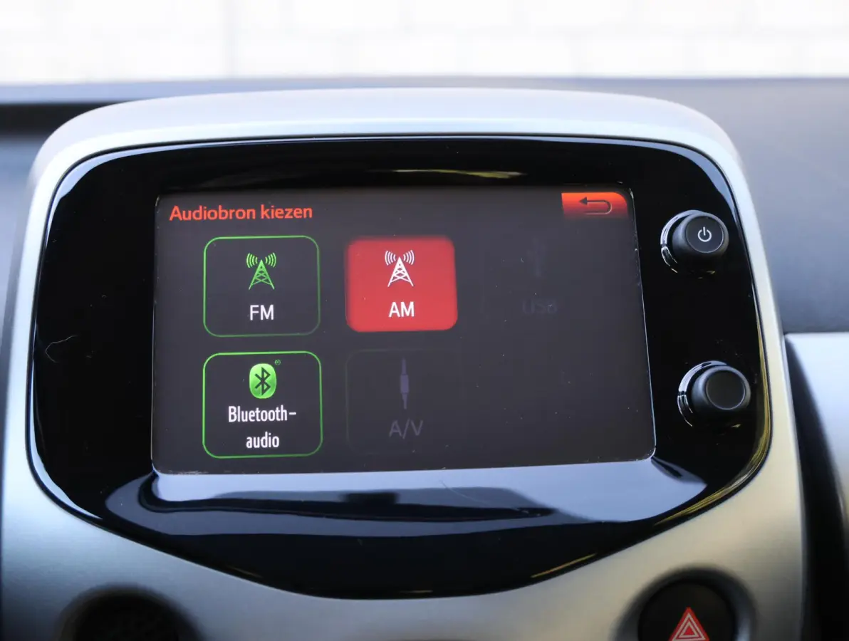 1.0 69pk X-Play | Navigatie | Camera | Airco | Bluetooth