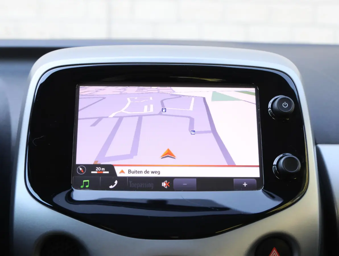 1.0 69pk X-Play | Navigatie | Camera | Airco | Bluetooth