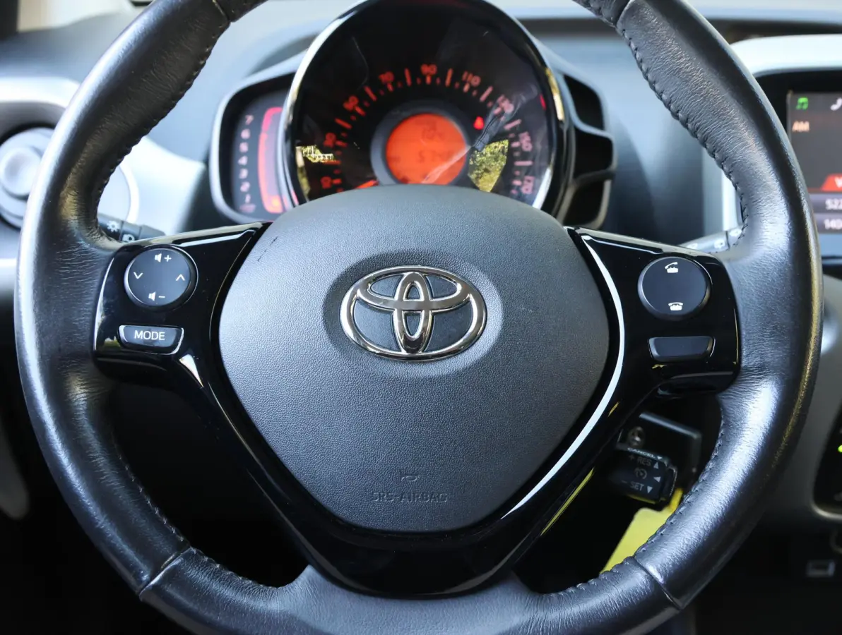1.0 69pk X-Play | Navigatie | Camera | Airco | Bluetooth