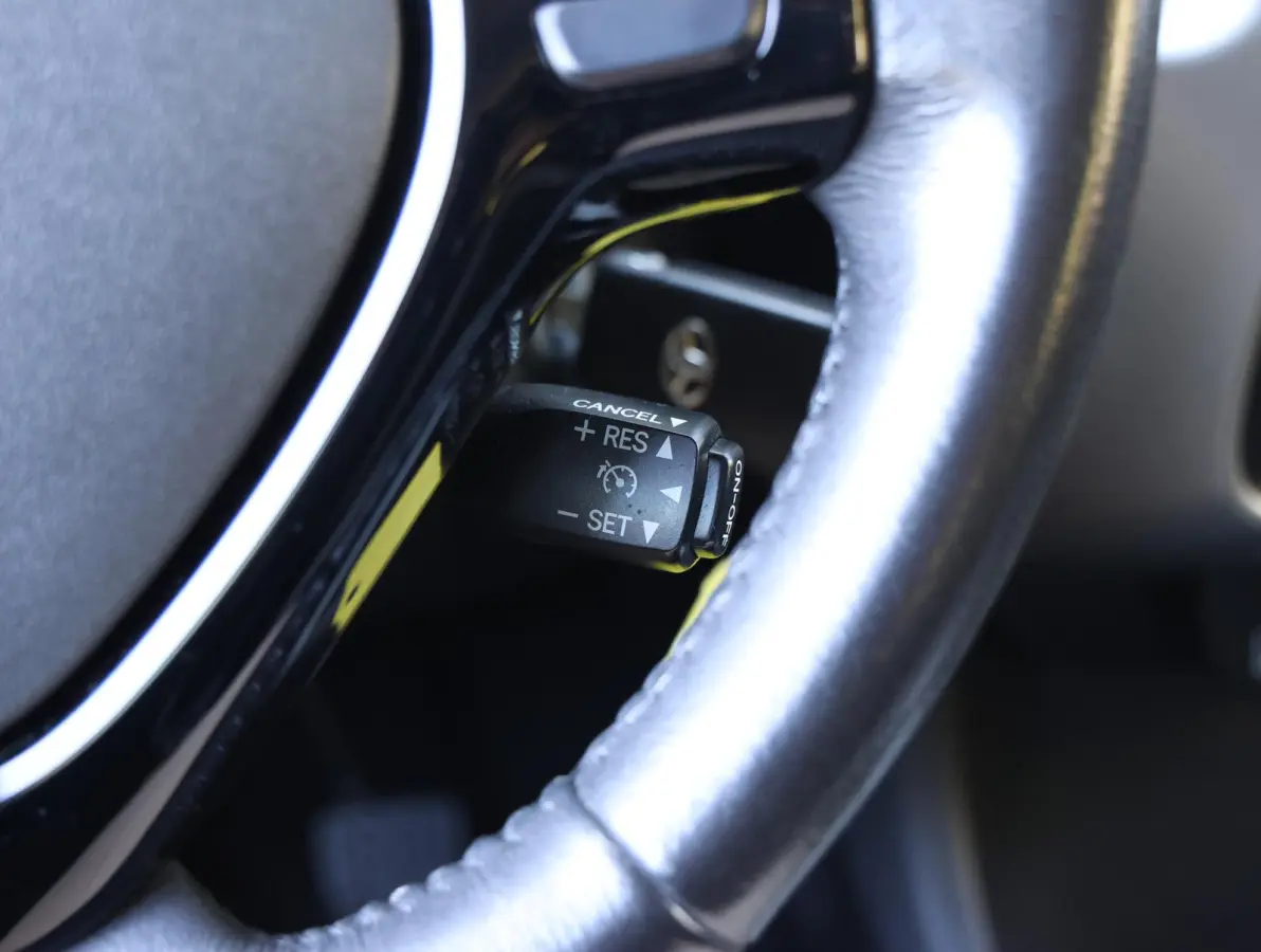 1.0 69pk X-Play | Navigatie | Camera | Airco | Bluetooth