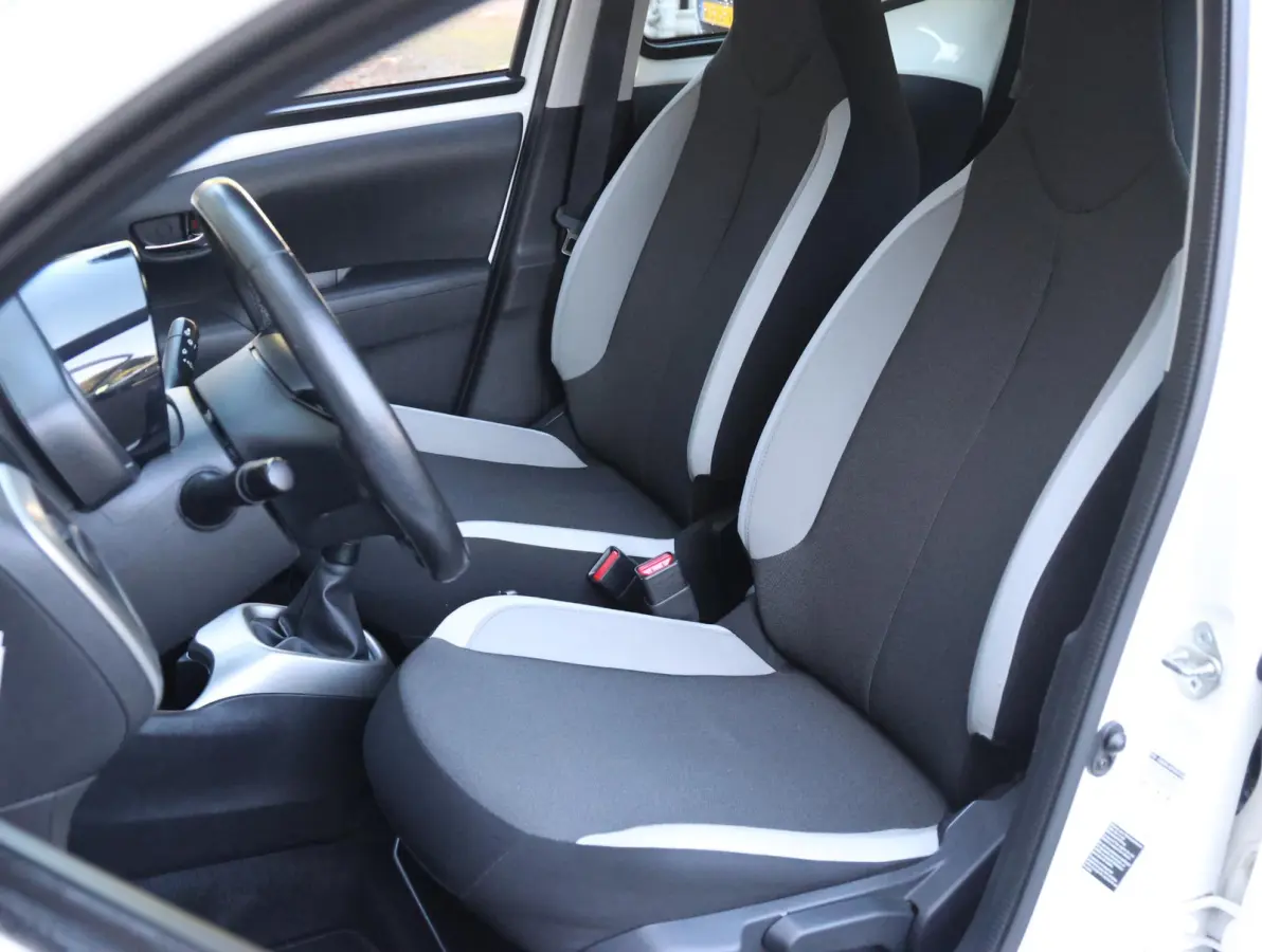 1.0 69pk X-Play | Navigatie | Camera | Airco | Bluetooth