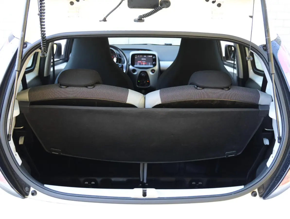 1.0 69pk X-Play | Navigatie | Camera | Airco | Bluetooth