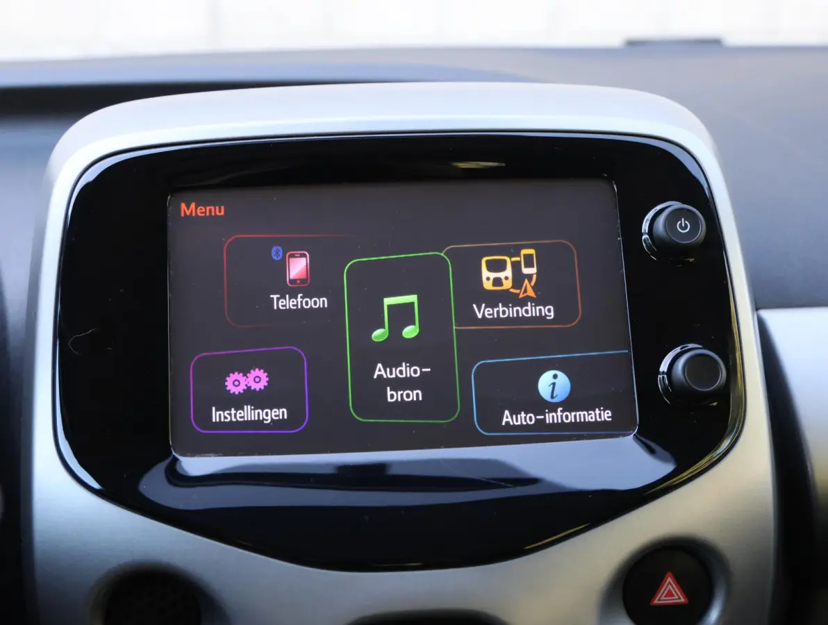 1.0 69pk X-Play | Navigatie | Camera | Airco | Bluetooth