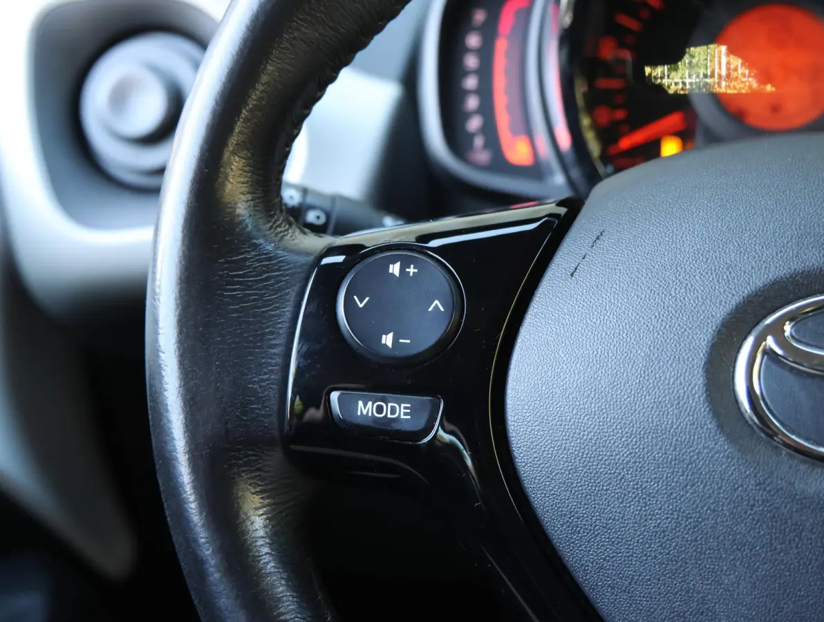 1.0 69pk X-Play | Navigatie | Camera | Airco | Bluetooth