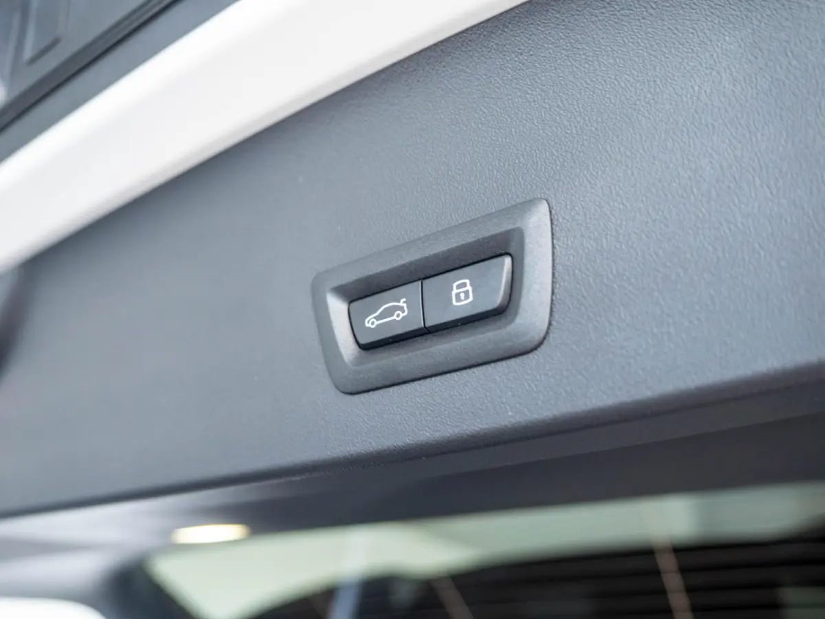 30e xDrive M Sportpakket Pro | Premium Pack | Professional Pack | Comfort Pack