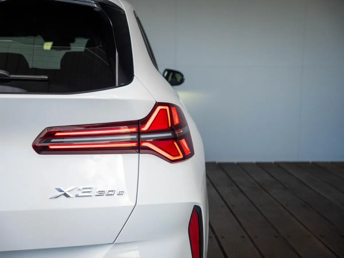 30e xDrive M Sportpakket Pro | Premium Pack | Professional Pack | Comfort Pack
