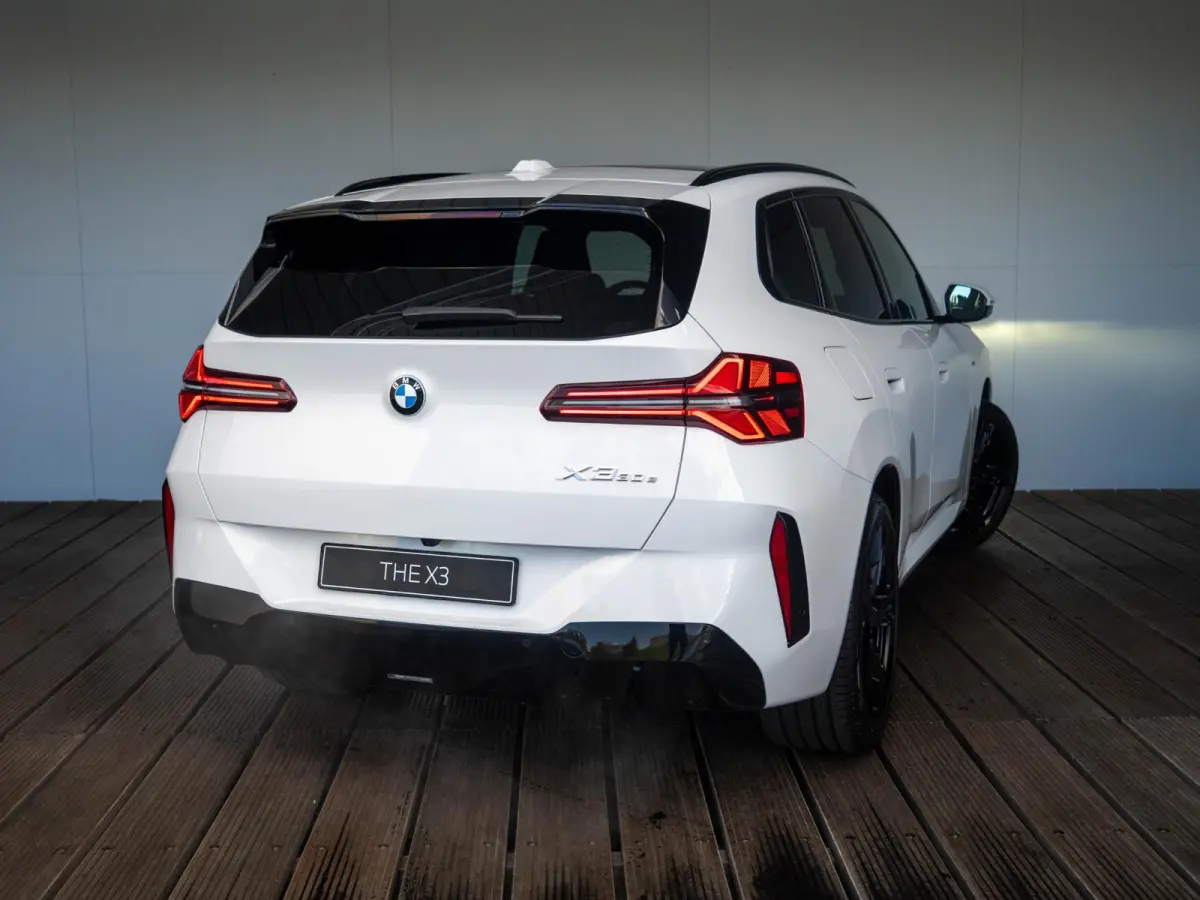 30e xDrive M Sportpakket Pro | Premium Pack | Professional Pack | Comfort Pack