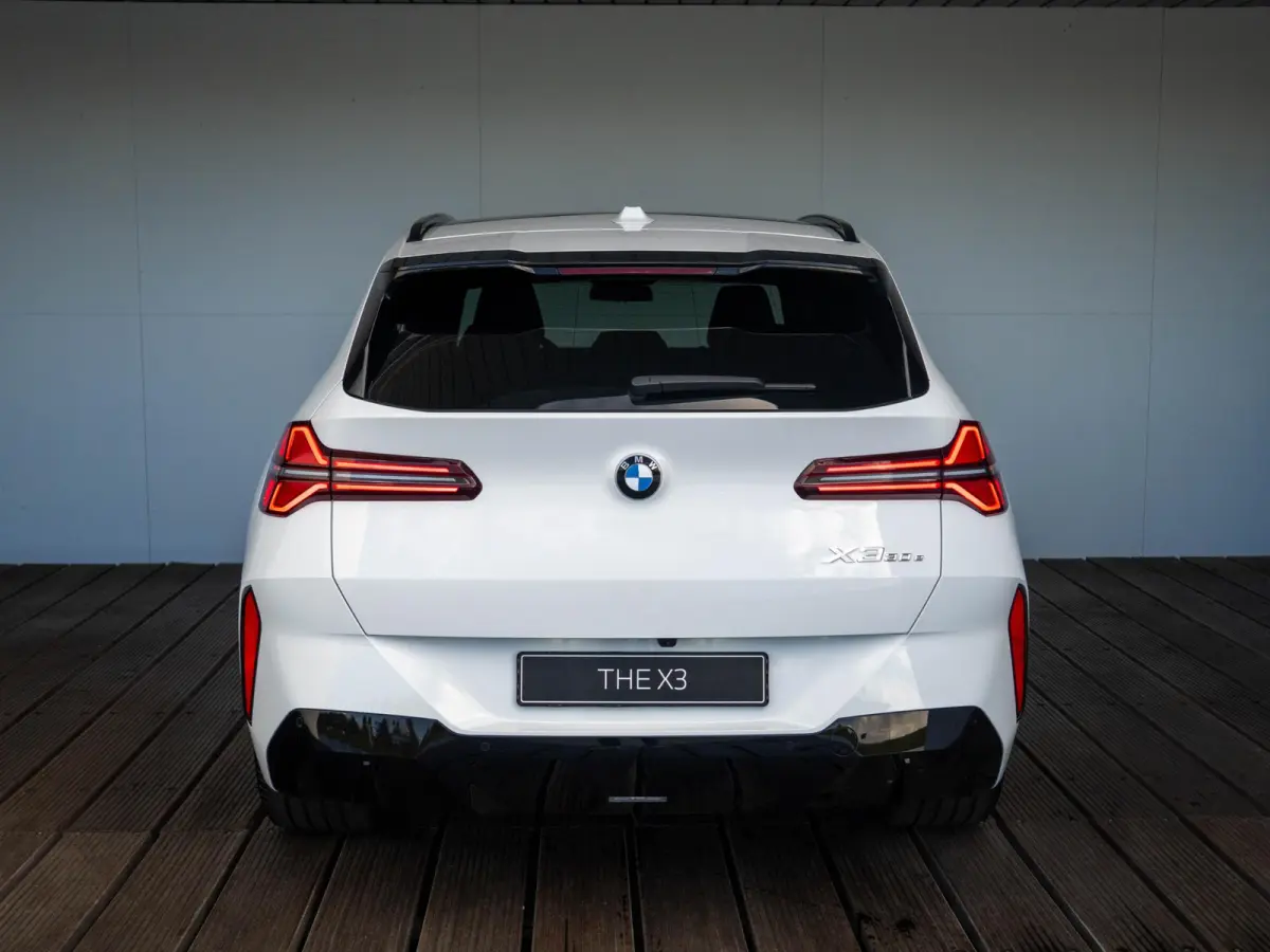 30e xDrive M Sportpakket Pro | Premium Pack | Professional Pack | Comfort Pack