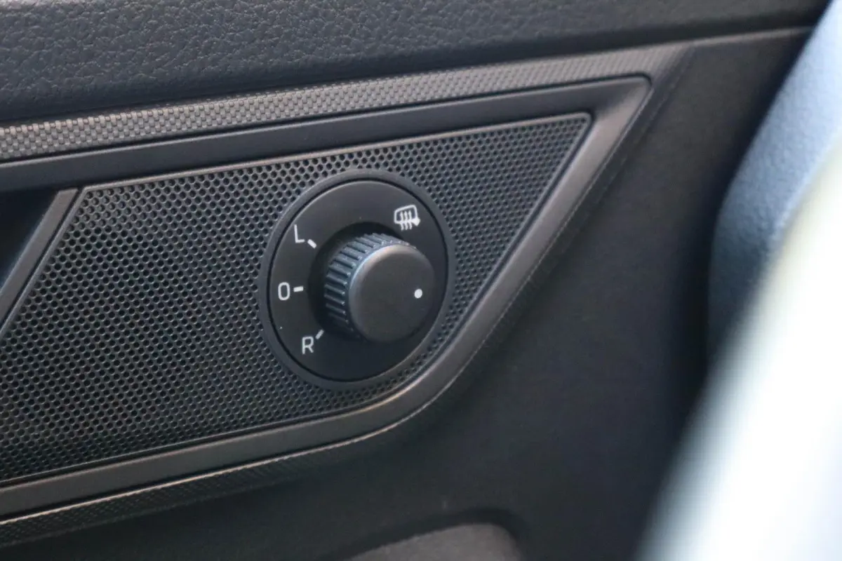 1.0 TSI 95pk Ambition | Volautomatische airconditioning | All season banden | Parkeersensoren achter