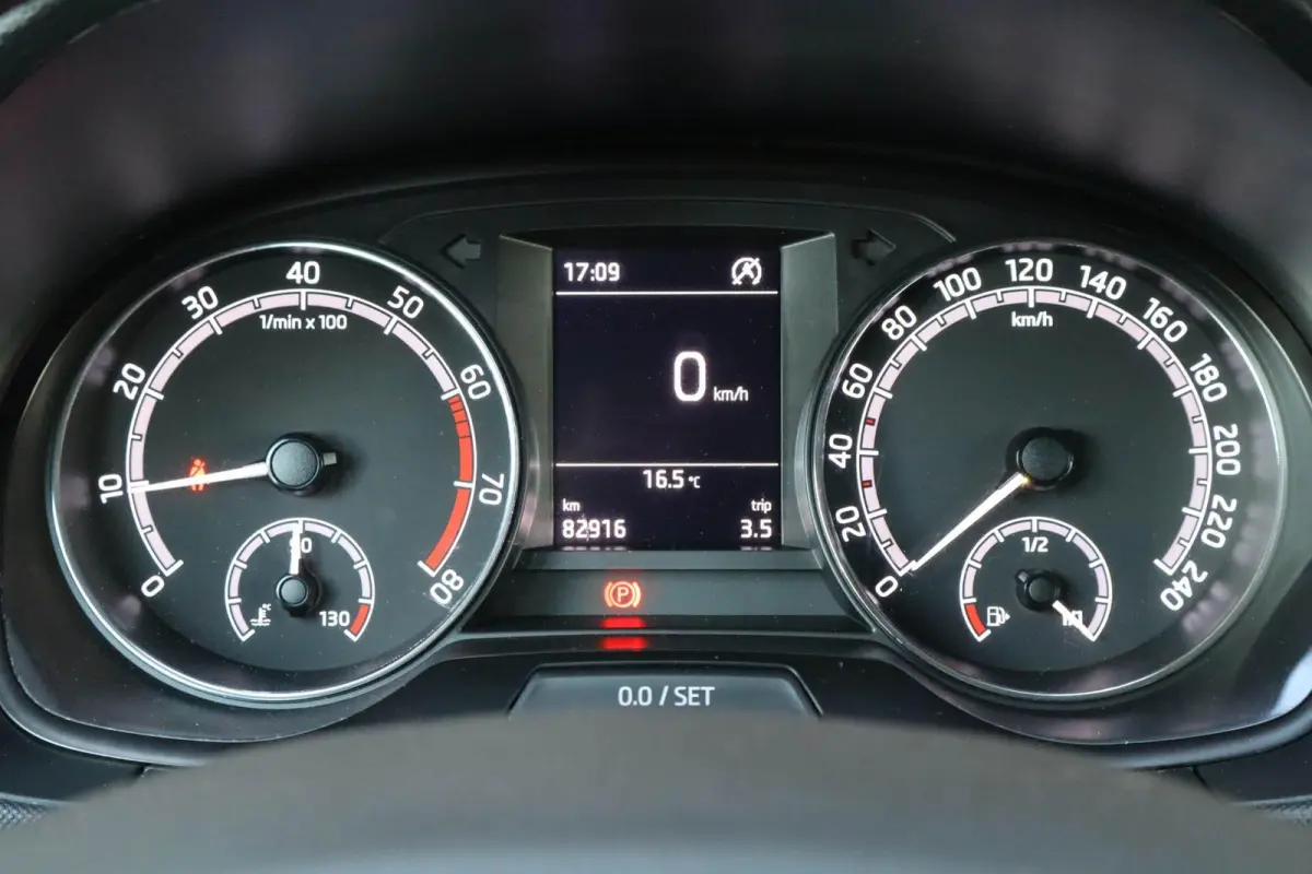 1.0 TSI 95pk Ambition | Volautomatische airconditioning | All season banden | Parkeersensoren achter