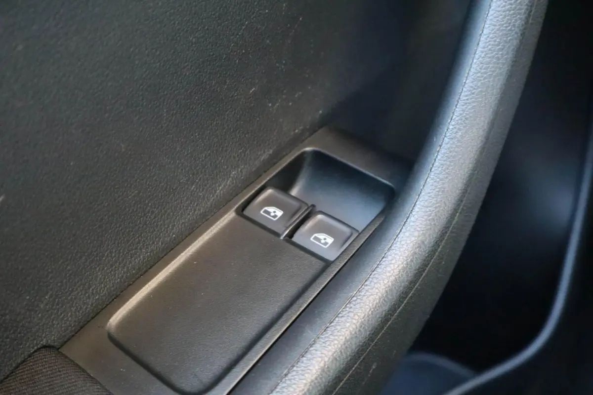 1.0 TSI 95pk Ambition | Volautomatische airconditioning | All season banden | Parkeersensoren achter