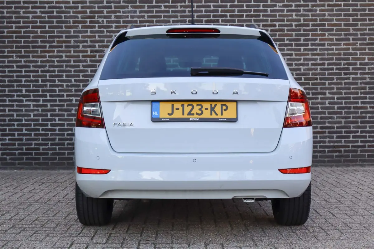 1.0 TSI 95pk Ambition | Volautomatische airconditioning | All season banden | Parkeersensoren achter
