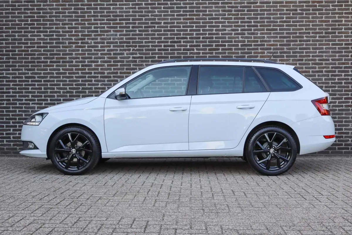 1.0 TSI 95pk Ambition | Volautomatische airconditioning | All season banden | Parkeersensoren achter