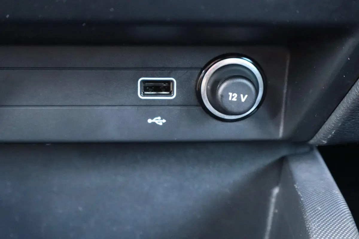 1.0 TSI 95pk Ambition | Volautomatische airconditioning | All season banden | Parkeersensoren achter