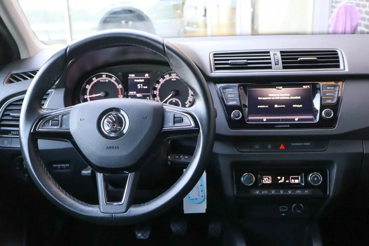 1.0 TSI 95pk Ambition | Volautomatische airconditioning | All season banden | Parkeersensoren achter