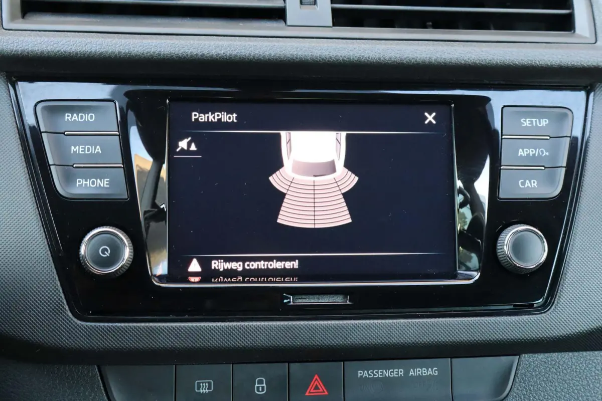 1.0 TSI 95pk Ambition | Volautomatische airconditioning | All season banden | Parkeersensoren achter