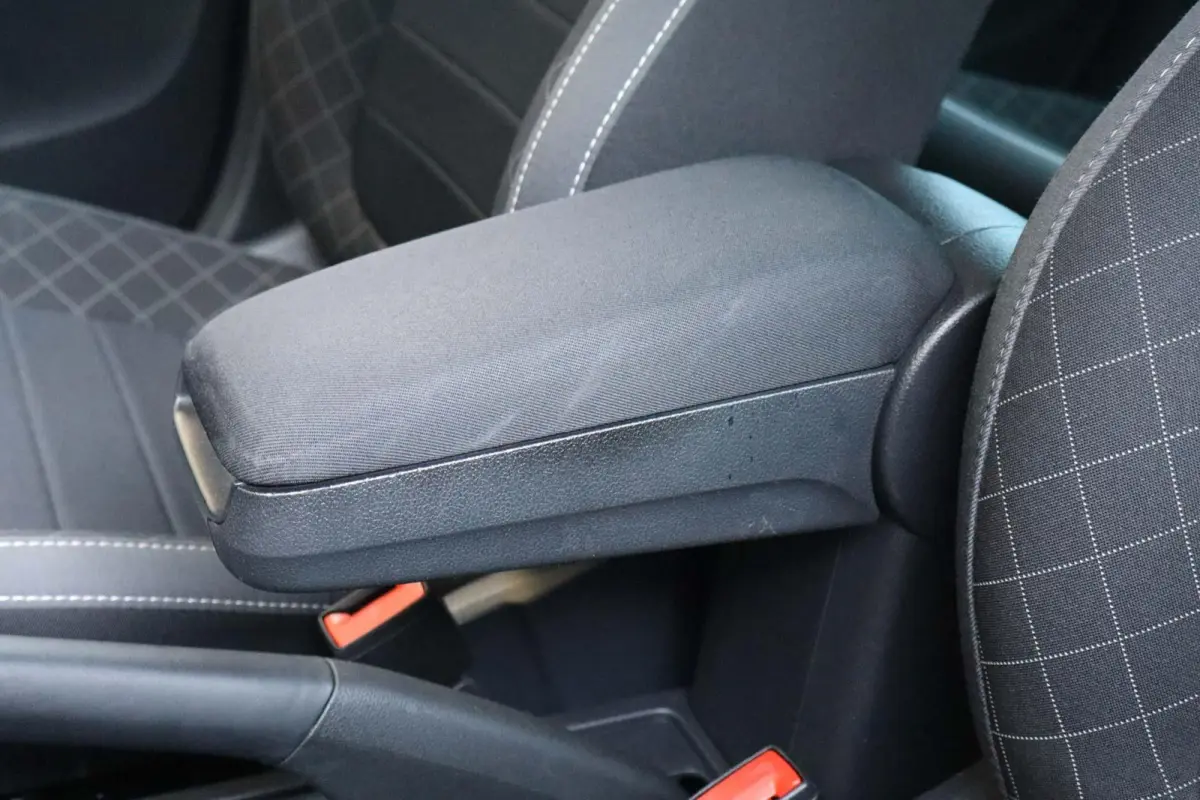 1.0 TSI 95pk Ambition | Volautomatische airconditioning | All season banden | Parkeersensoren achter