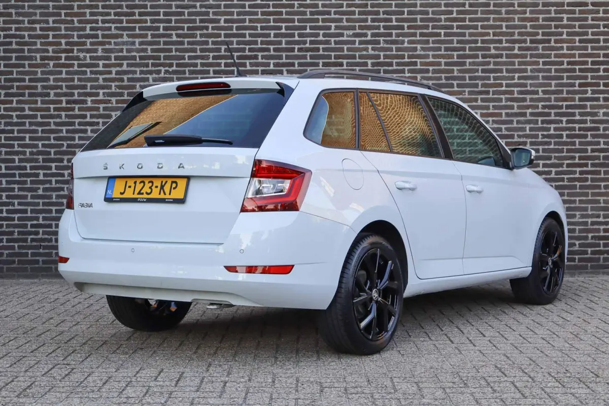 1.0 TSI 95pk Ambition | Volautomatische airconditioning | All season banden | Parkeersensoren achter