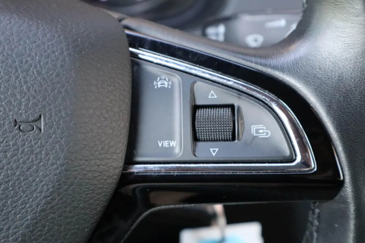 1.0 TSI 95pk Ambition | Volautomatische airconditioning | All season banden | Parkeersensoren achter