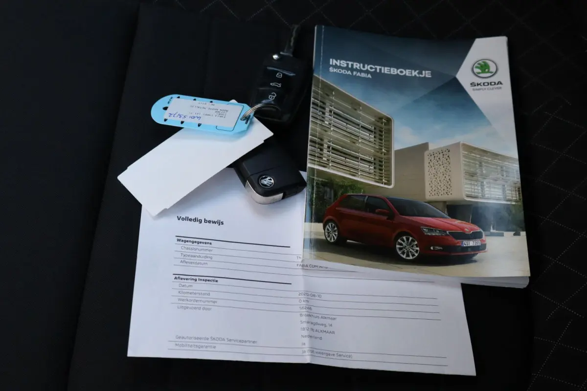 1.0 TSI 95pk Ambition | Volautomatische airconditioning | All season banden | Parkeersensoren achter