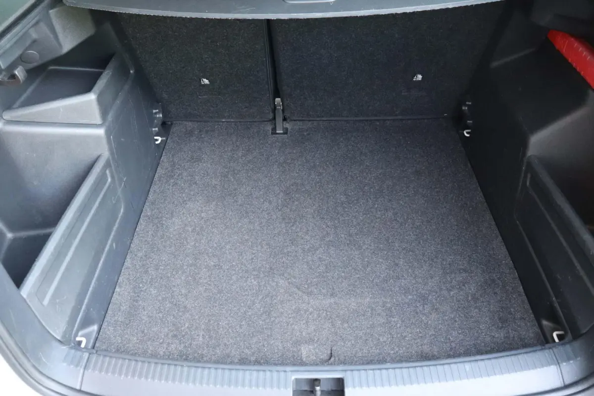 1.0 TSI 95pk Ambition | Volautomatische airconditioning | All season banden | Parkeersensoren achter