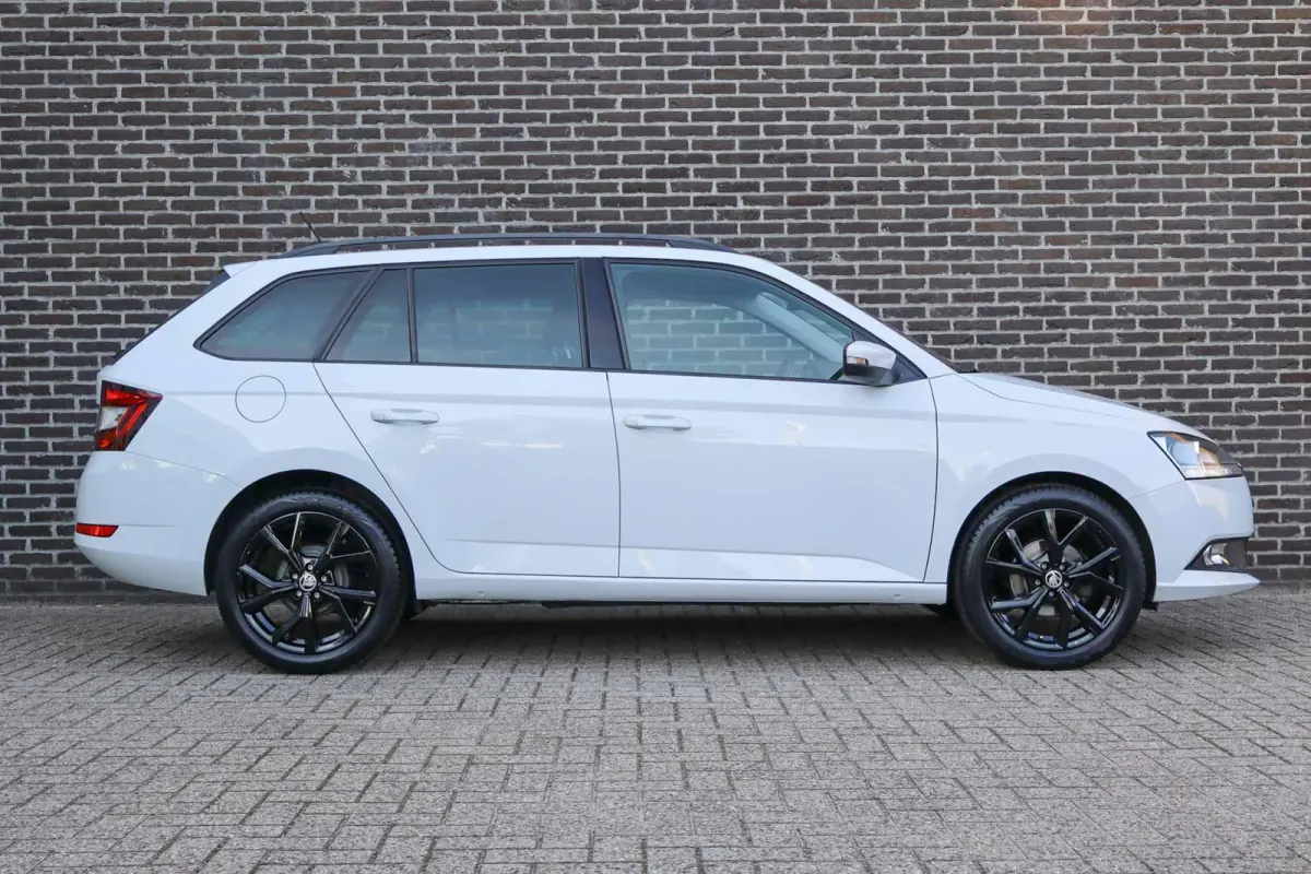 1.0 TSI 95pk Ambition | Volautomatische airconditioning | All season banden | Parkeersensoren achter