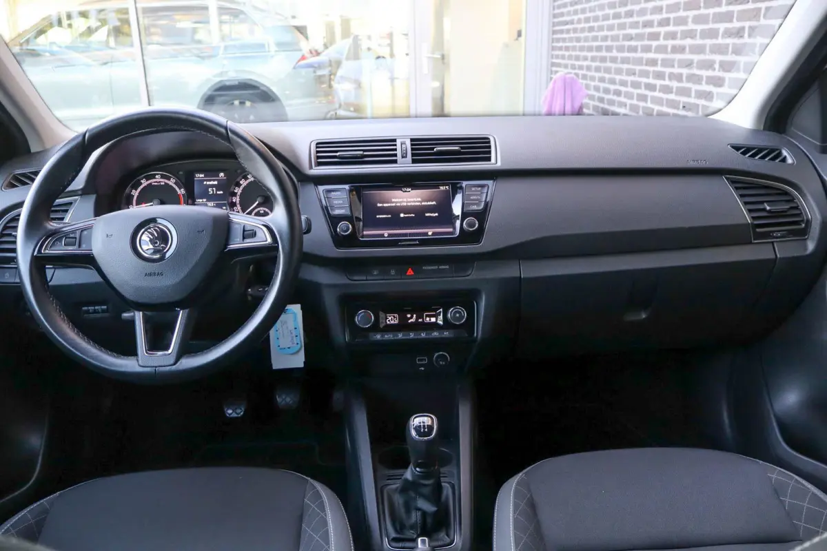 1.0 TSI 95pk Ambition | Volautomatische airconditioning | All season banden | Parkeersensoren achter
