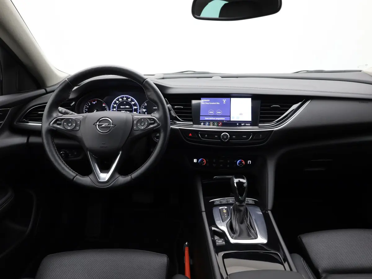 1.6 Turbo Innovation | AGR Stoelen | Stoelverwarming\Koeling | Camera | Apple \ Android Auto | Trekhaak | Prijs Rijklaar!!