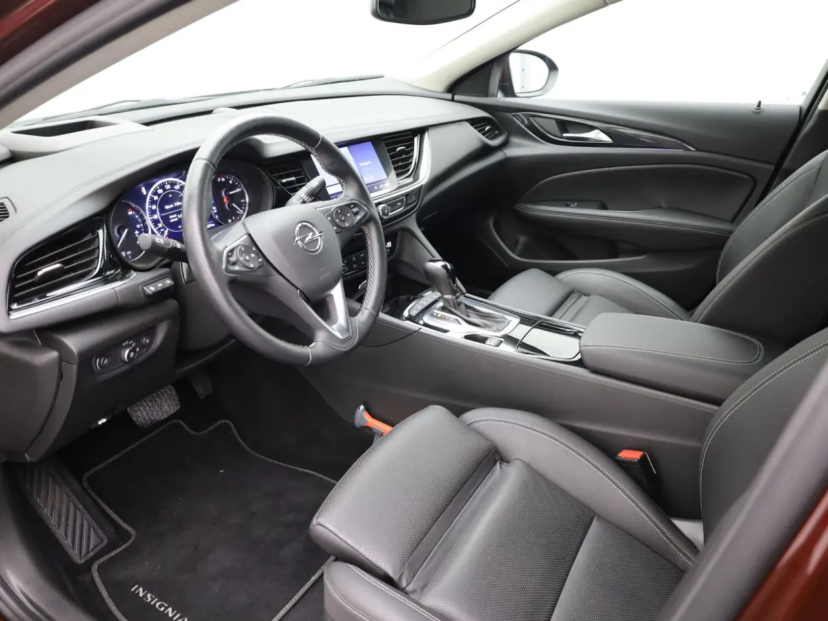 1.6 Turbo Innovation | AGR Stoelen | Stoelverwarming\Koeling | Camera | Apple \ Android Auto | Trekhaak | Prijs Rijklaar!!