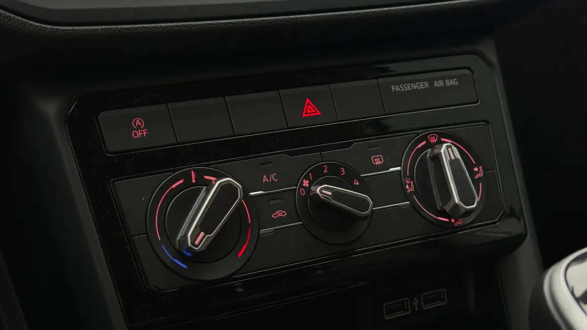 1.0 TSI Life | Camera | Apple Carplay | Side Assist |