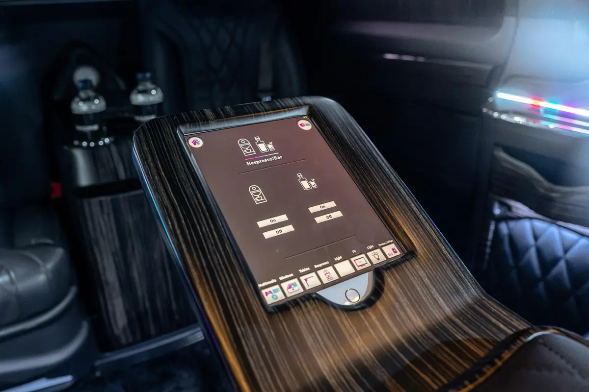 300d 4-MATIC Extra Lang | VIP | Koelbox | TV | Sterrenhemel | Massage |