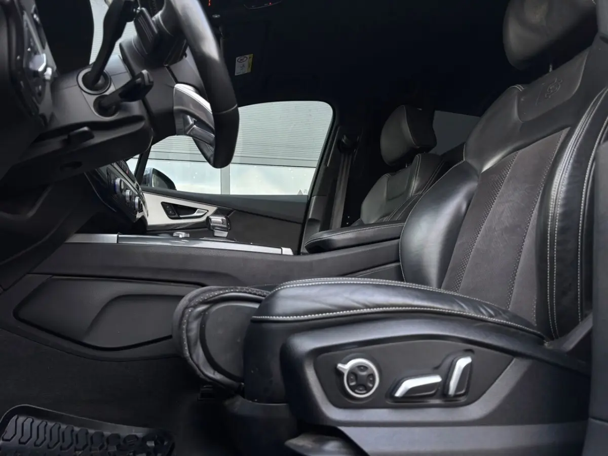 SQ7 4.0 TDI SQ7 quattro