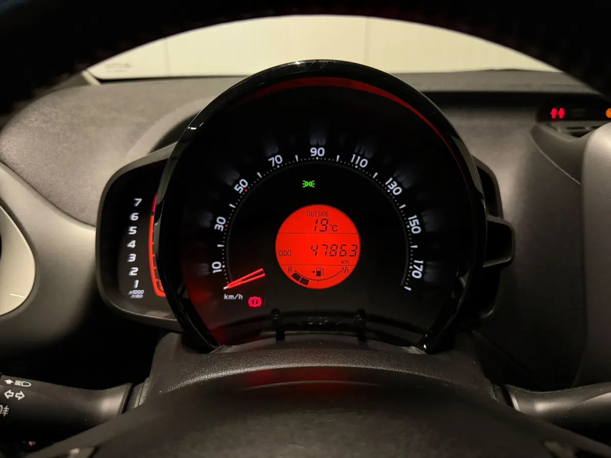 1.0 VVT-i x-play NAVI NL Auto NAP Camera Cruise