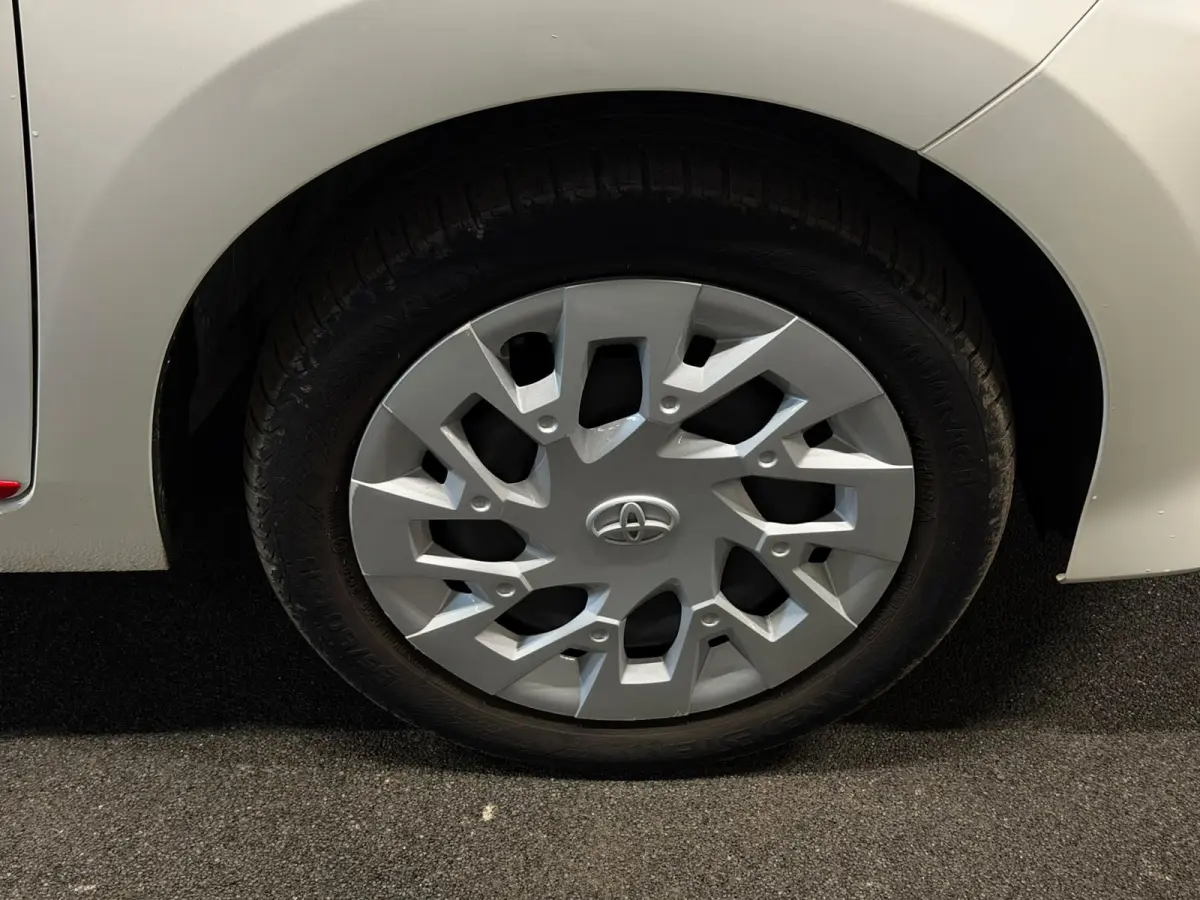 1.0 VVT-i x-play NAVI NL Auto NAP Camera Cruise