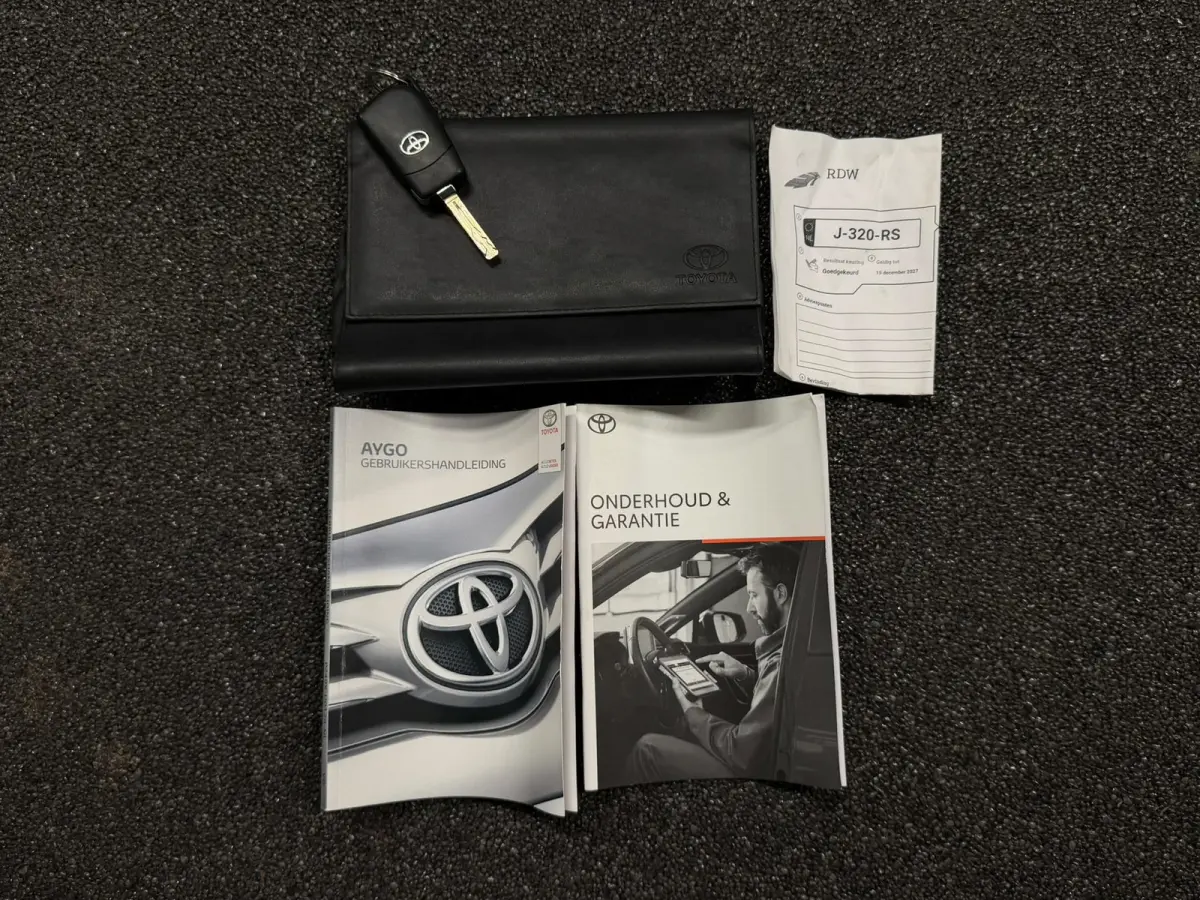 1.0 VVT-i x-play NAVI NL Auto NAP Camera Cruise