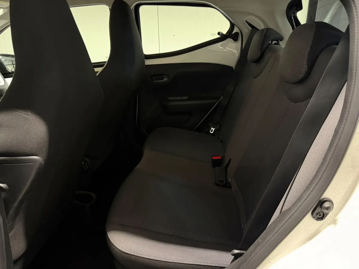 1.0 VVT-i x-play NAVI NL Auto NAP Camera Cruise