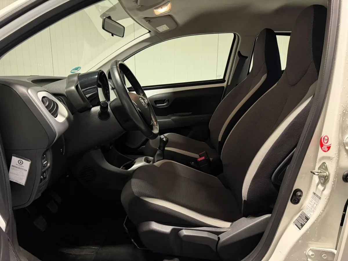 1.0 VVT-i x-play NAVI NL Auto NAP Camera Cruise