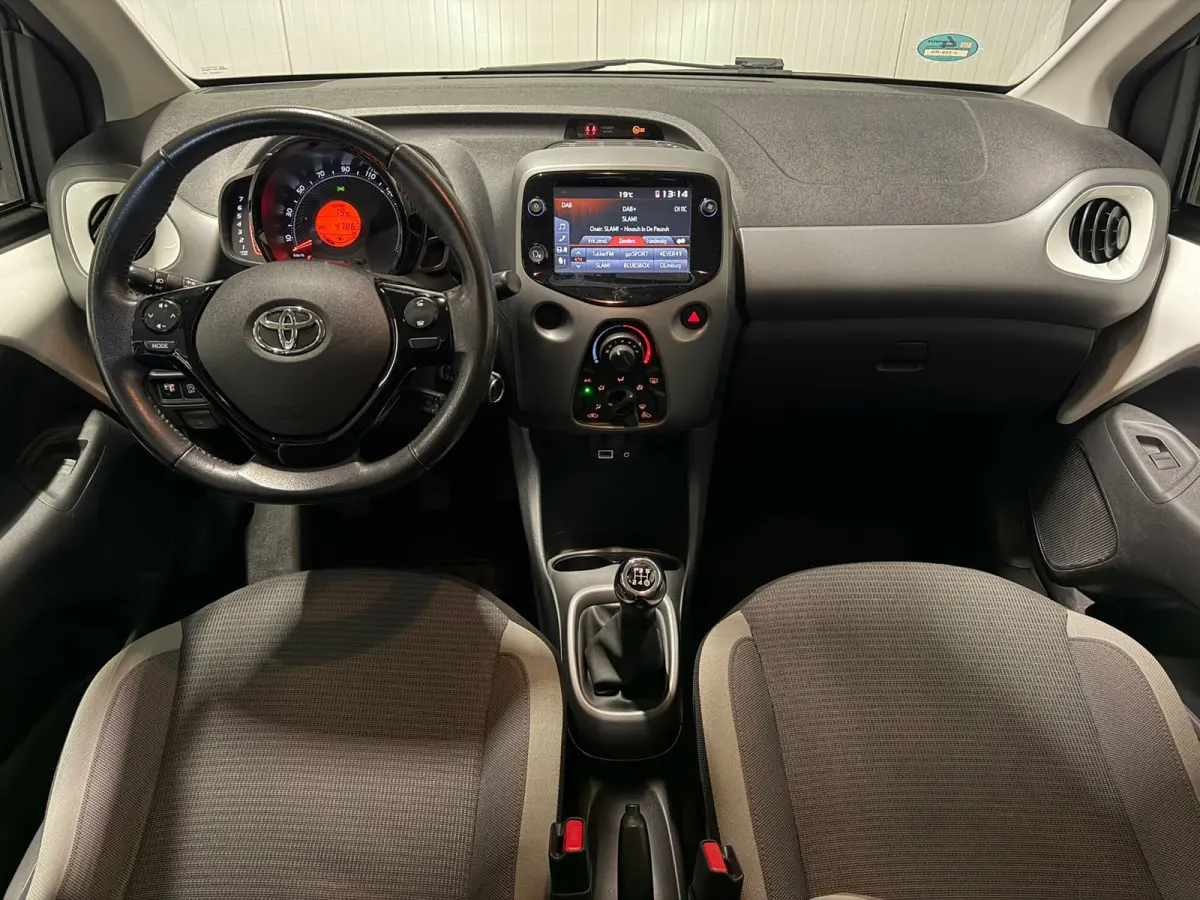 1.0 VVT-i x-play NAVI NL Auto NAP Camera Cruise
