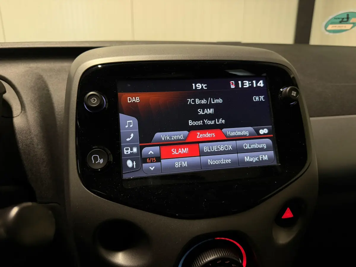 1.0 VVT-i x-play NAVI NL Auto NAP Camera Cruise