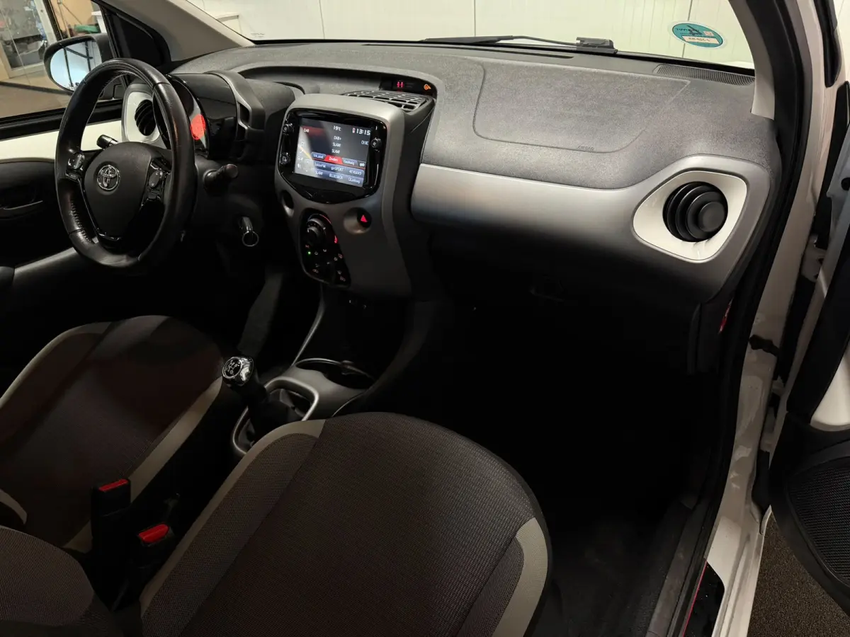 1.0 VVT-i x-play NAVI NL Auto NAP Camera Cruise