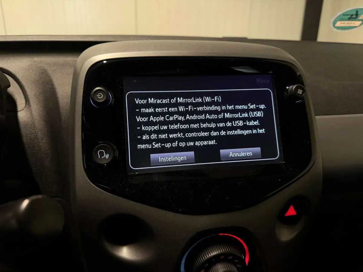 1.0 VVT-i x-play NAVI NL Auto NAP Camera Cruise
